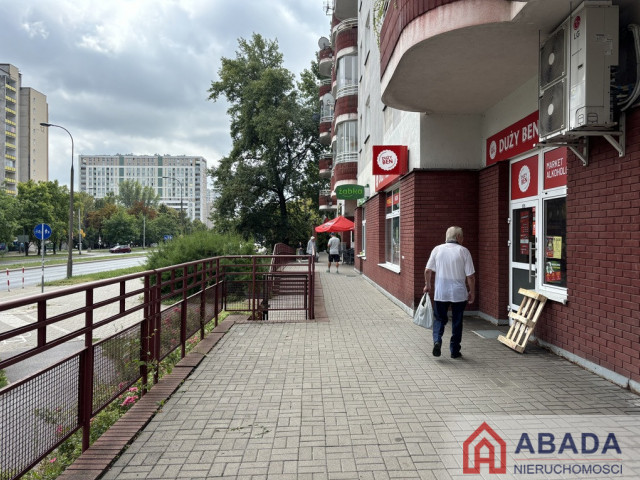 Wykończony lokal duże witryny ruch parking