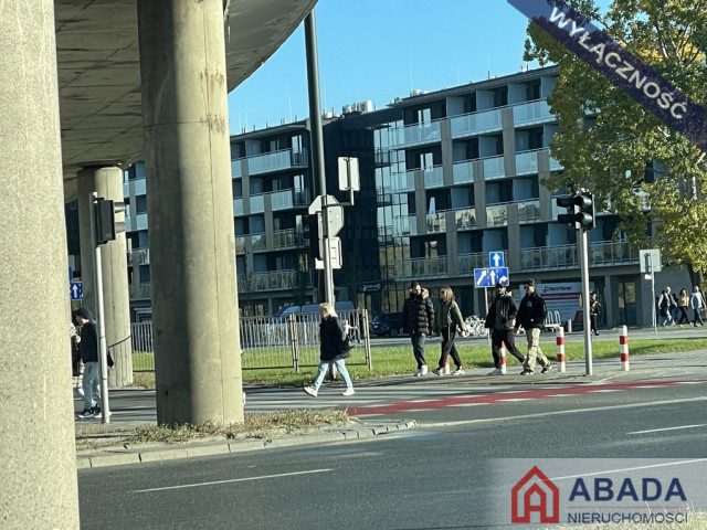 Piękny lokal ursynów dużo witryn wlasny parking