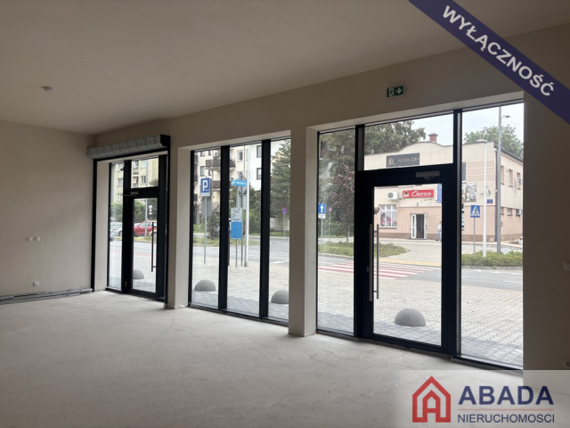 Gastro, 2 wejścia, duży parking prywatny