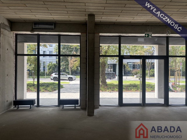 duże witryny od ulicy nowy lokal, parking 4x drzwi