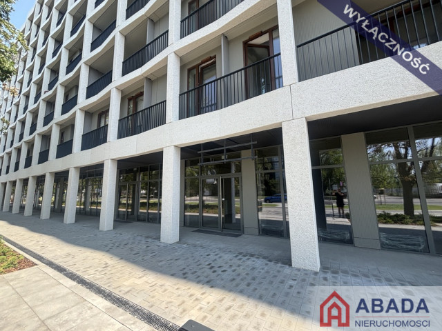 duże witryny od ulicy nowy lokal, parking 4x drzwi